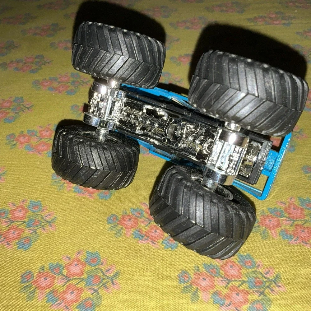 Blue Thunder 1:64 Monster Jam Hot Wheels Monster Truck Rare